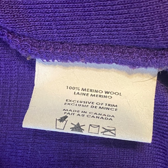 Merino Wool sweater. Canadian made. Sz S - Picture 14 of 16